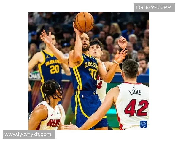 2012年NBA经典对决勇士队与热火队的精彩瞬间回顾与分析